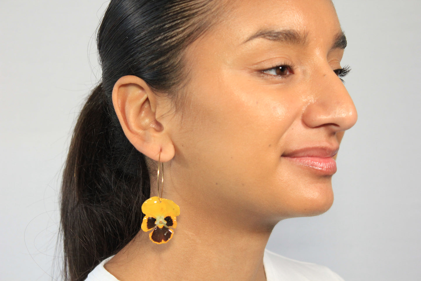 Anneaux or avec pensées jaunes et marrons