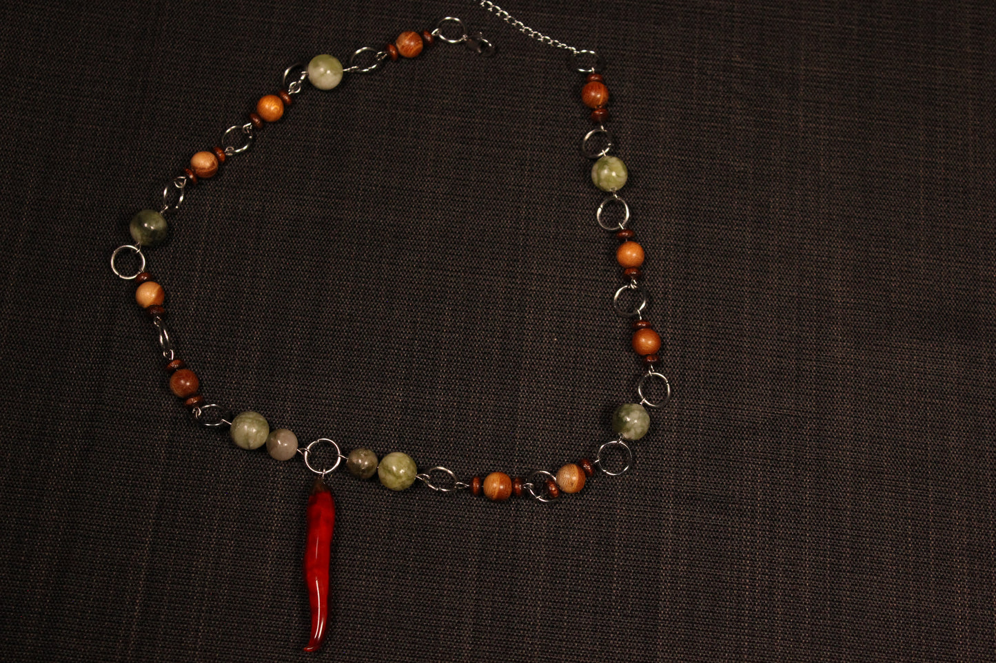 Collier à billes piment