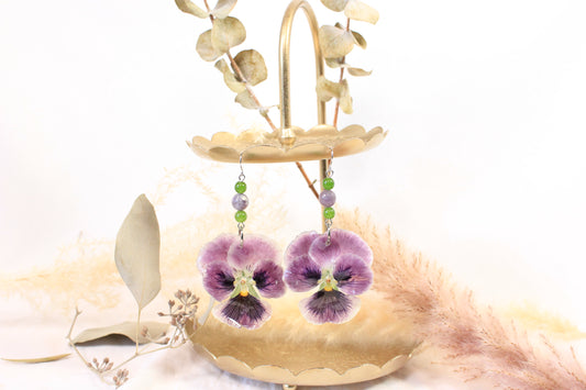 Crochets avec billes et pensées mauves