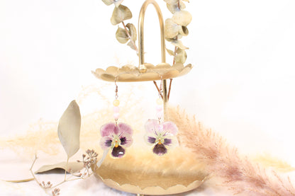 Crochets roses avec billes et pensées roses et indigos