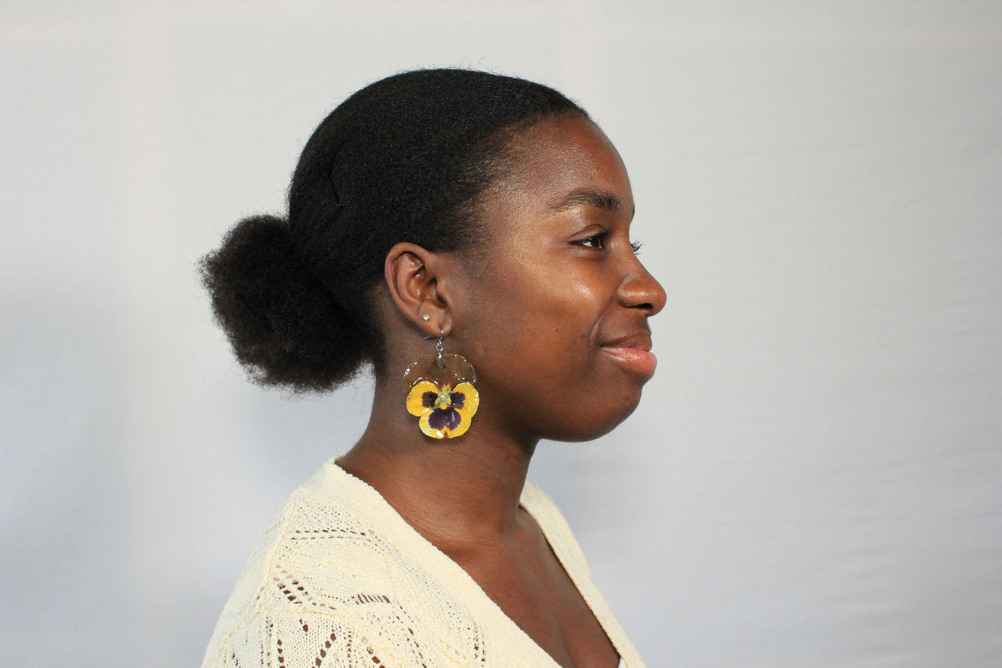 Crochets avec pensées jaunes et marrons