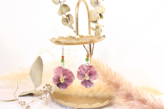 Crochets avec billes et pensées pourpres