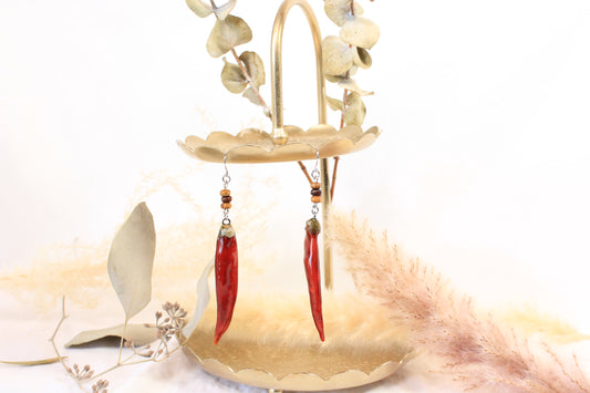 Crochets avec bois et piments