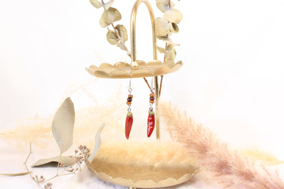 Crochets avec bois et piments