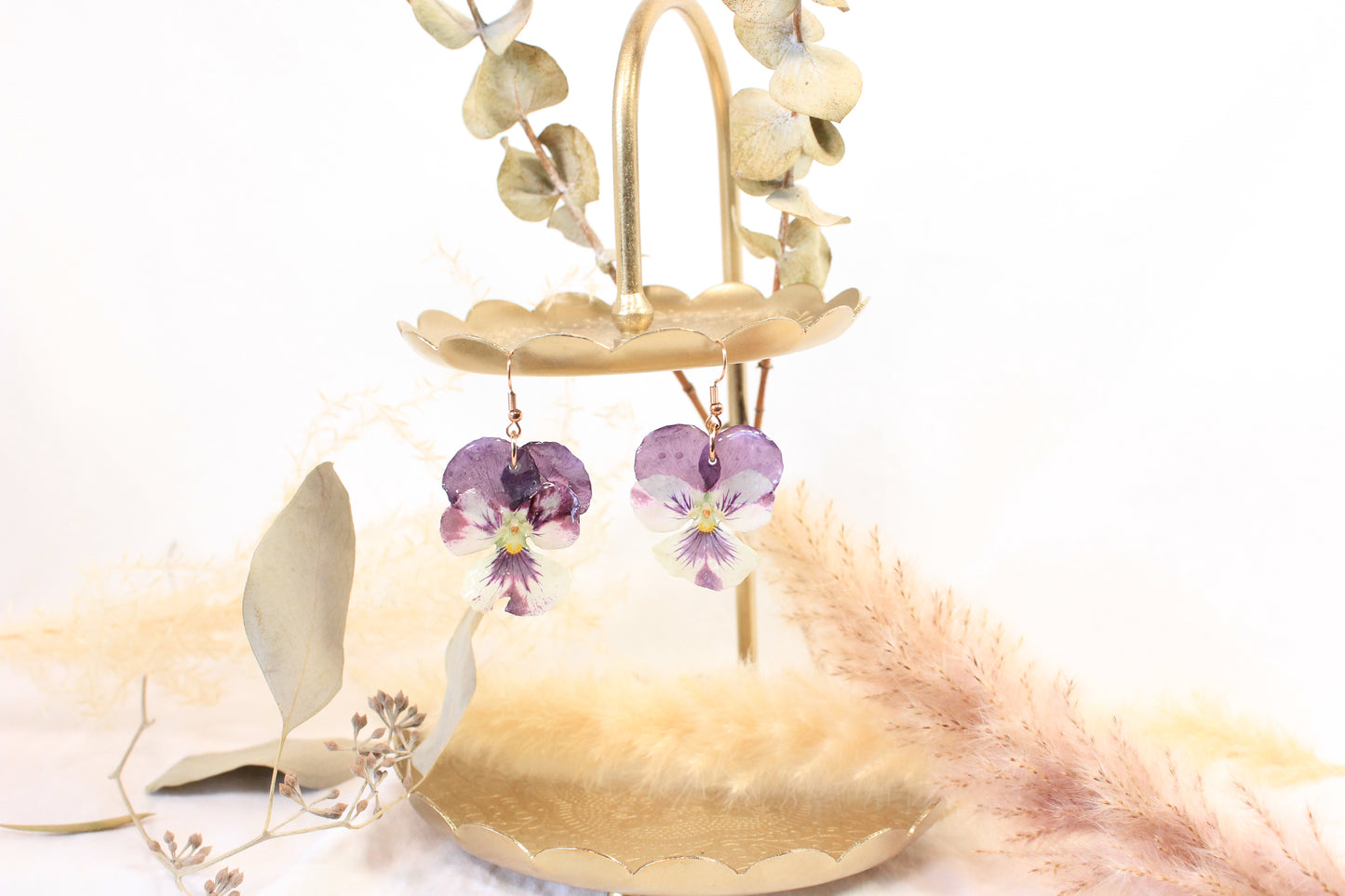 Crochets avec pensées violettes et blanches