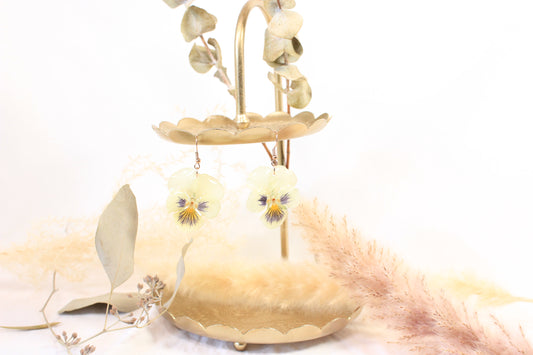 Crochets roses avec pensées crèmes