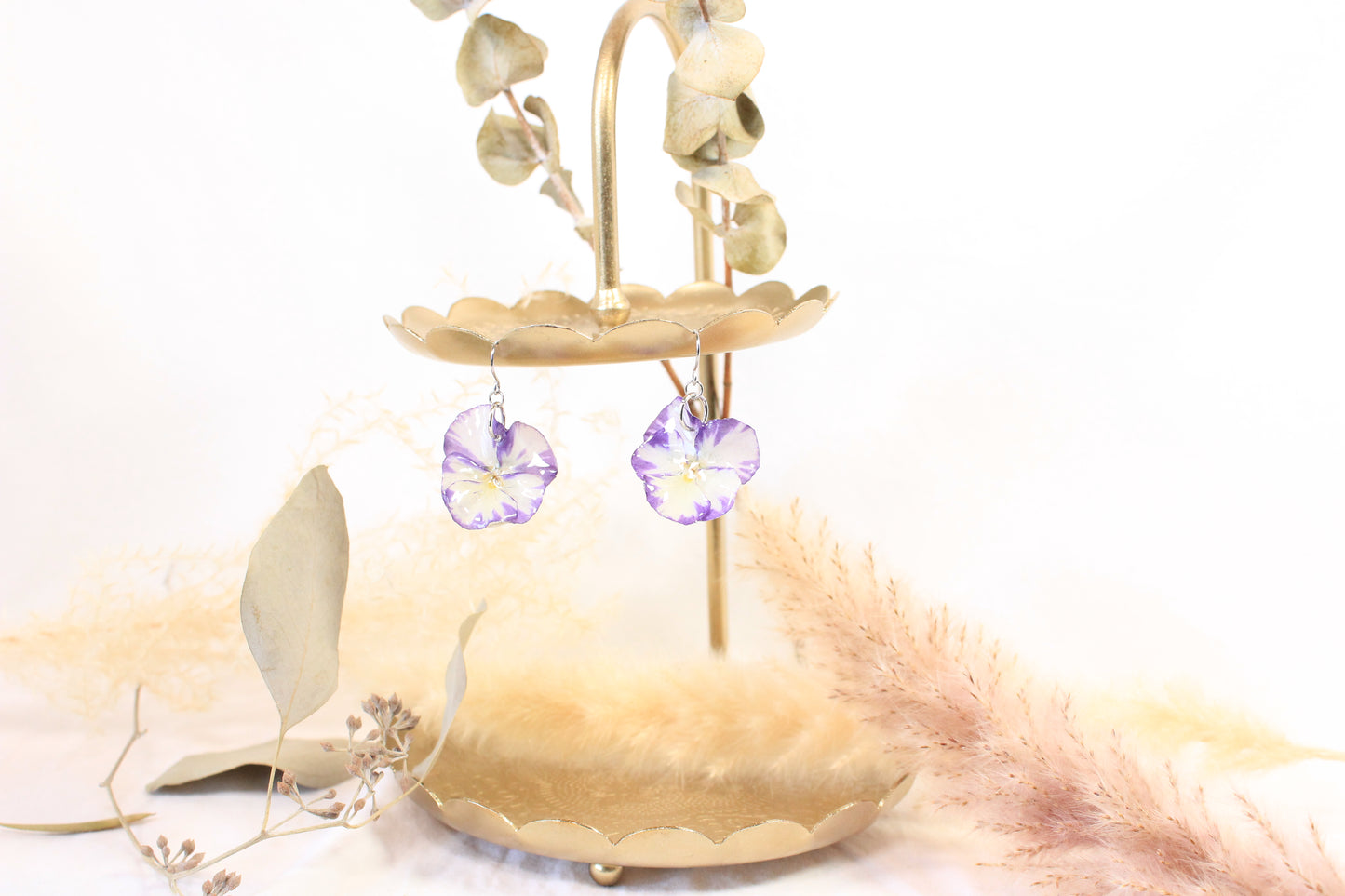 Crochets avec pensées blaches et violettes