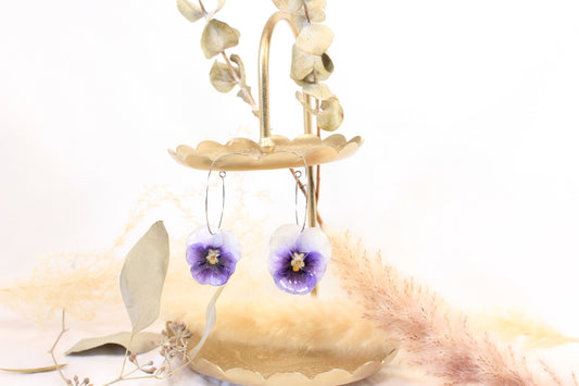 Anneaux avec pensées blanches et indigos