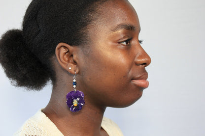 Crochets avec billes et pensées indigos