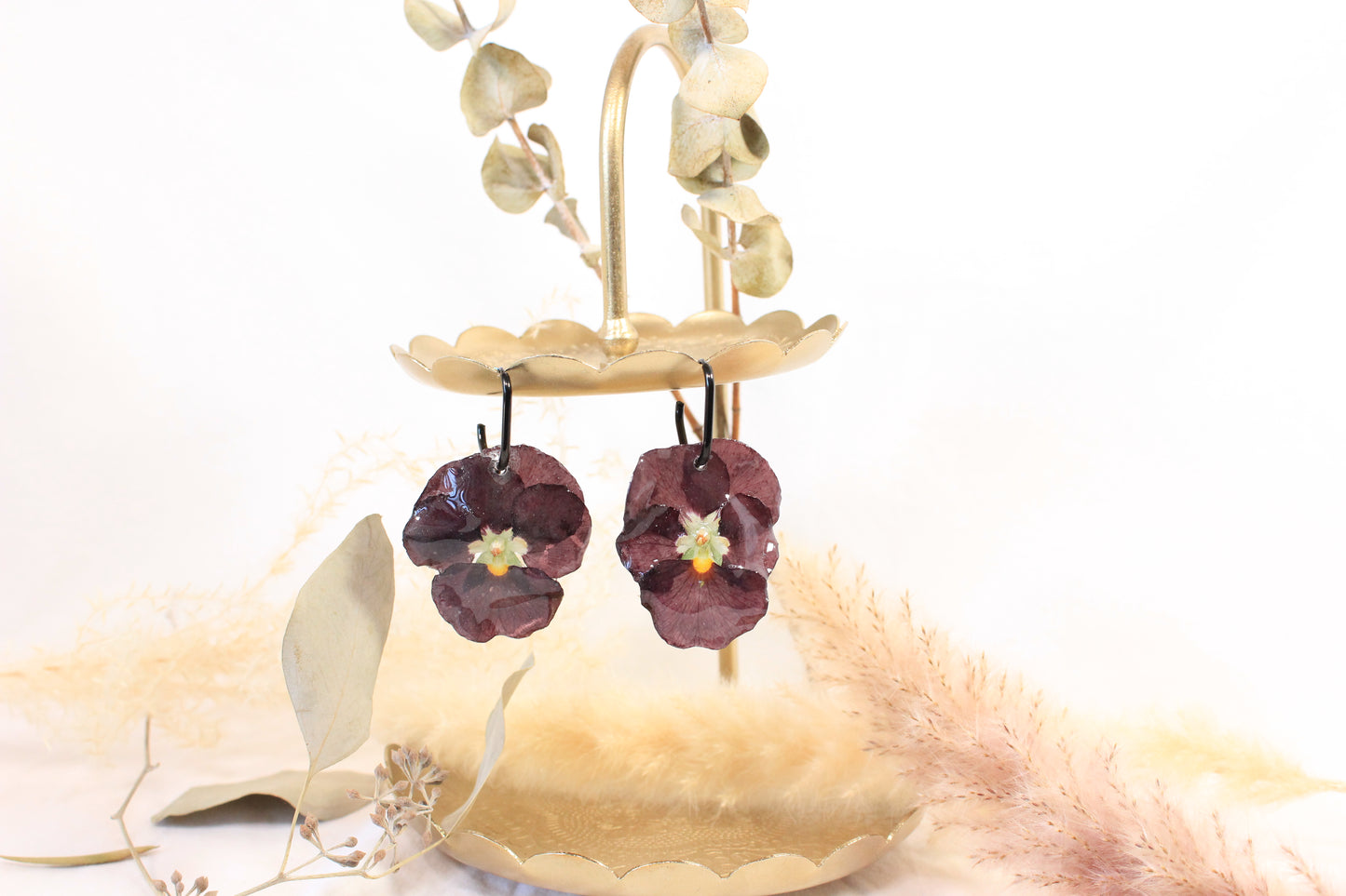 Créoles noires avec pensées bourgognes