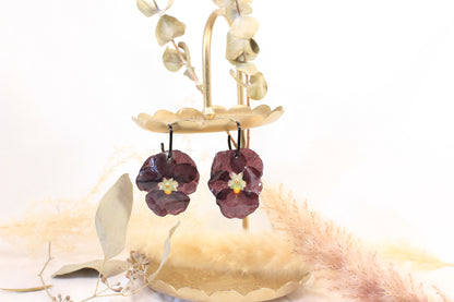 Créoles noires avec pensées bourgognes