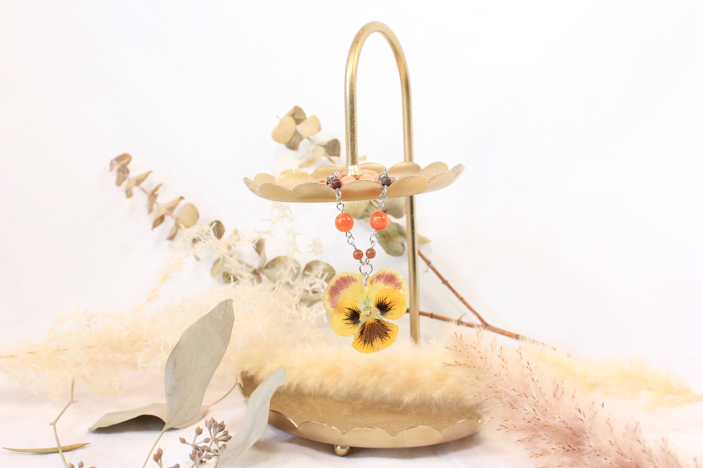 Collier à billes avec pensée jaune et mauve