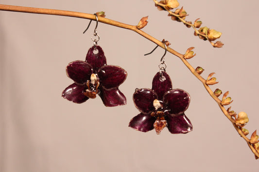 Crochets avec orchidées bourgognes