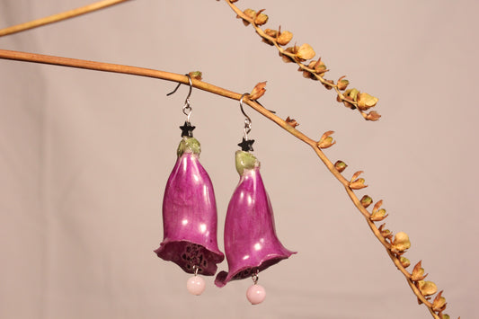 Crochets avec billes et digitales mauves