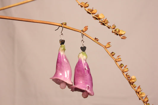 Crochets avec billes et digitales roses