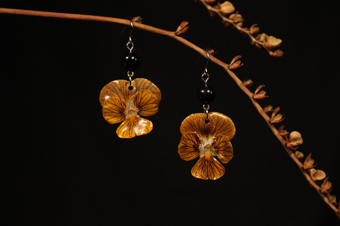 Crochets avec billes et pensées tigrées