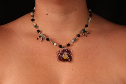 Collier à billes pensée prune