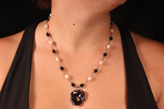 Collier à billes pensée indigo