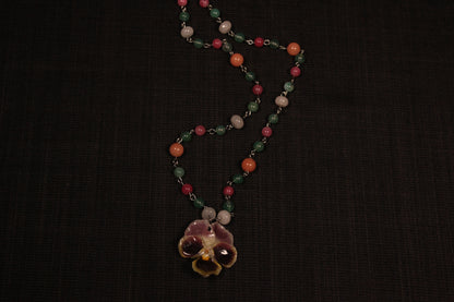 Collier à billes avec pensée tricolore