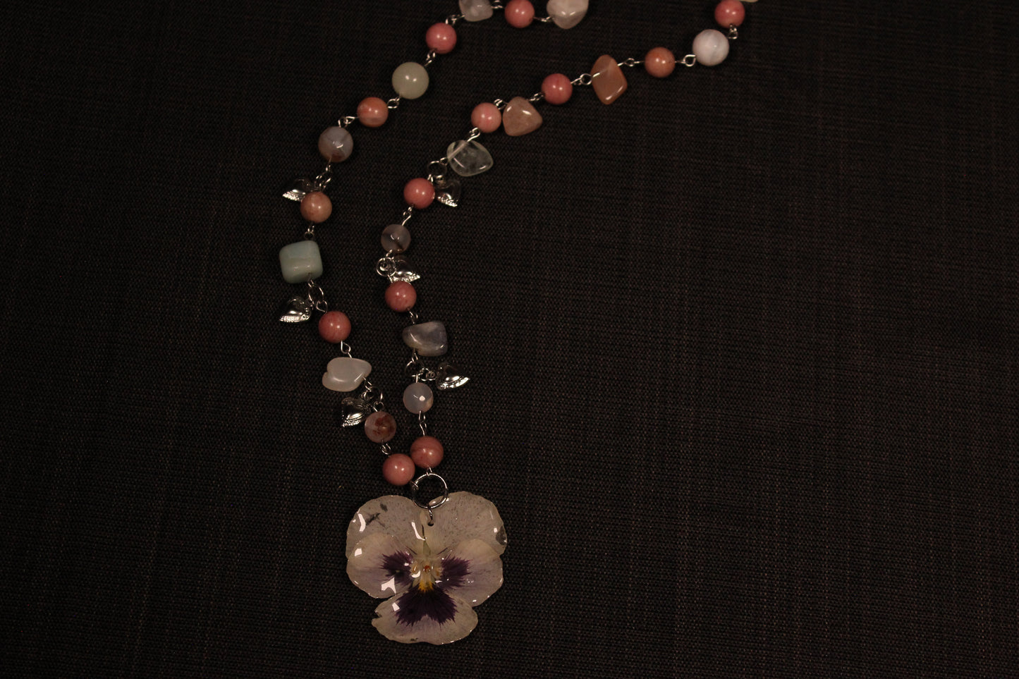 Collier à billes pensée blanche