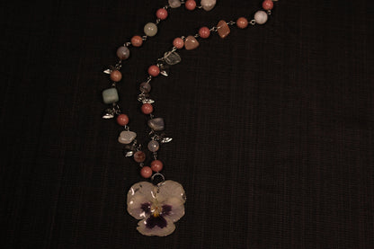 Collier à billes pensée blanche